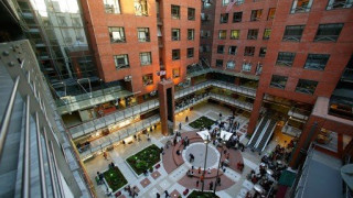 Θεσσαλονίκη: Παρέμβαση αντιεξουσιαστών σε εμπορικό κέντρο