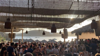 «Σαφάρι» στα μπιτς μπαρ της Μυκόνου-Έφοδος και στο Nammos