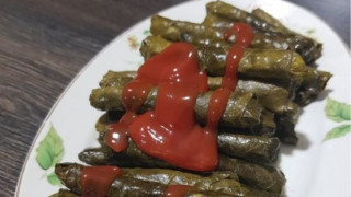 Τούρκος διπλωμάτης προς τους Έλληνες: «Όλοι μαζί κατά της κέτσαπ στα ντολμαδάκια!»