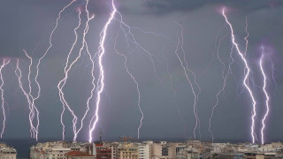 Θεσσαλονίκη: Το εντυπωσιακό στιγμιότυπο με τους κεραυνούς