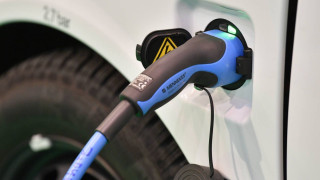 Καλπάζουν οι τιμές στα καύσιμα: Πάνω από 2€ η βενζίνη στα νησιά