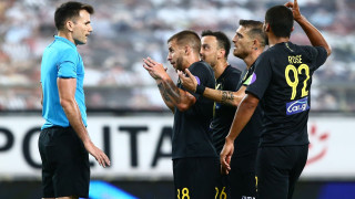 Οι παίκτες του Αρη δεν παράτησαν τη... φάση με Μανούχο