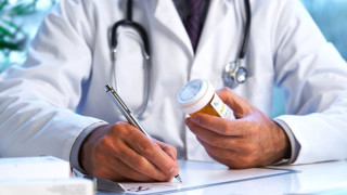 Μαρτυρία-γροθιά για τον ψευτογιατρό: «Έδινε μαντζούνια στο παιδί μου»