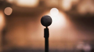 Διάσημη τραγουδίστρια κατηγορεί συνάδελφό της για σεξουαλική παρενόχληση