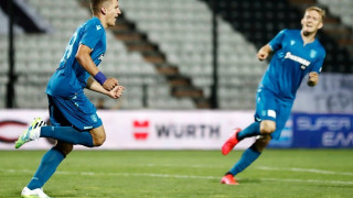 Ένας θαυματουργός πιτσιρικάς τους ξεστράβωσε και τους ξελάσπωσε