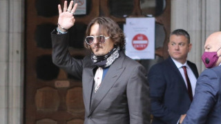 Σοκάρει το βίντεο με τον Johnny Depp να σπάει ένα μπουκάλι κρασί!