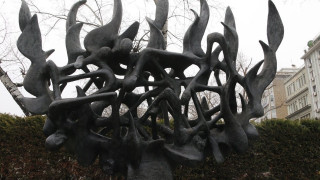 Θεσσαλονίκη: Τι συνέβη με την ύποπτη βαλίτσα μπροστά στο μνημείο Ολοκαυτώματος