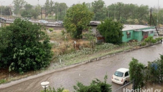 Θεσ/νίκη: Προβλήματα στην κυκλοφορία και πτώσεις δέντρων από την ισχυρή καταιγίδα