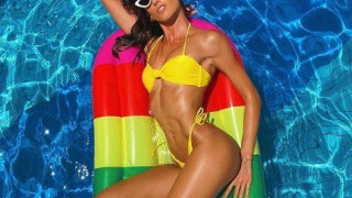 Ζαλίζει τη Μύκονο η Γκουλάρτ