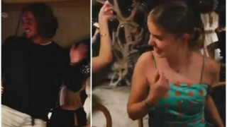 Τα «έσπασε» στη Μύκονο και με γυναικεία παρουσία ο Τσιτσιπάς