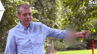 Η απίστευτη ιστορία ενός Βρετανού με πέος στο... χέρι