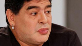 Σοκάρει με το... κραγιόν του ο Ντιέγκο!