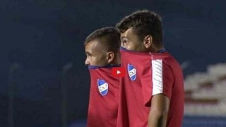 Έσκασε δακρυγόνο σε ματς κεκλεισμένων των θυρών! Video)