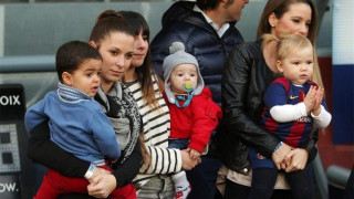 Οικογενειακές στιγμές στις εξέδρες του «Καμπ Νου» (PICS)