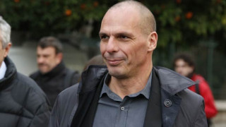 Δείτε την δίδυμη αδερφή του Βαρουφάκη! (pics)