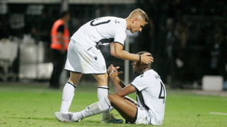 Λόγια συμπαράστασης και... ύμνοι Πέλκα για Άκπομ