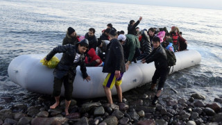 Αγγλία: Μετανάστες βγήκαν σε παραλία με γυμνιστές και έτρεξαν στο δάσος να κρυφτούν