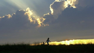 Αραιές νεφώσεις την Κυριακή – Επιδείνωση του καιρού από Δευτέρα
