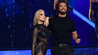 H Josephine έβαλε «φωτιά» στη σκηνή του J2US