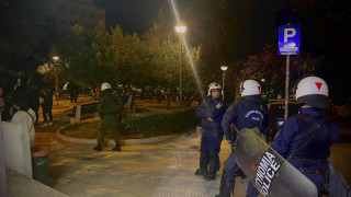 Θεσσαλονίκη: Η Αστυνομία απομάκρυνε νεαρούς από πλατείες!
