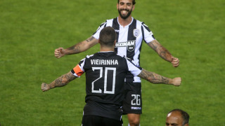 Συγχαρητήρια του Βιεϊρίνια στον Ολιβέιρα για το γκολ επί του Ολυμπιακού