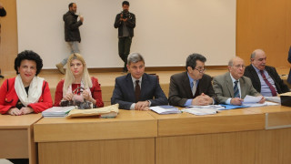 Μήπως ήρθε η ώρα οι... κουμπάροι να πληρώσουν για τις «αμαρτίες» τους;