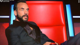 The Voice-«Πάγωσε» ο Μουζουράκης μόλις την είδε: «Με είχες πληγώσει, δεν με θυμάσαι;»