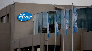 Θησαυρίζουν στελέχη της Pfizer, «εξαργυρώνοντας» τα... καλά νέα για το εμβόλιο