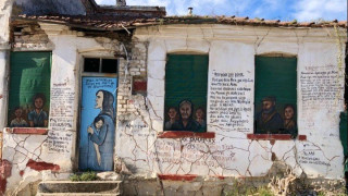 71χρονος «γκραφιτάς» με πινέλο ζωγράφισε ολόκληρο το χωριό του στην Πιερία