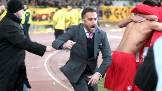 Οταν αισθάνεσαι ανεπαρκής, πουλάς οπαδιλίκι