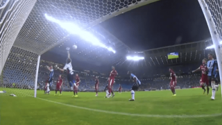 Απίστευτο γκολ με απευθείας εκτέλεση κόρνερ (video)