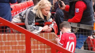 Αυτόγραφα μοιράζει ο γιος του Ρούνεϊ!