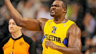 «Σούπερ» Σόφο και νίκη για Μακάμπι