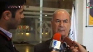 Πρόεδρος ομάδας νευρίασε με ερώτηση και κλώτσησε δημοσιογράφο στα... απόκρυφα 