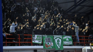 Ντου με ξύλα και καδρόνια στο κολυμβητήριο του Πειραιά