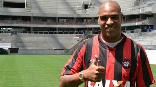 Πάρτι με... 18 ιερόδουλες ο Αντριάνο!