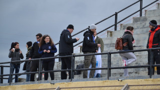 Ο κόσμος ακολουθεί πιστά παντού