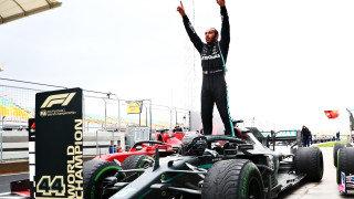 Αποθέωση στον διεθνή Τύπο για Χάμιλτον: «Το στέμμα, Season 7»