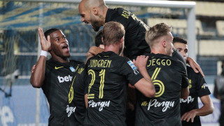 Έχει τη βάση, του λείπει η κορυφή