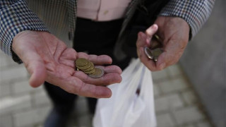 Επιτακτική η αύξηση του κατώτατου μισθού - Έρχεται νωρίτερα