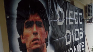 Όταν ο Μαραντόνα «κρεμιόταν» στα κάγκελα της Θύρας 4!