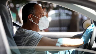 Κορωνοϊός: Παράταση των μέτρων για τη μάσκα σε αυτοκίνητα - Για ποιους είναι υποχρεωτική