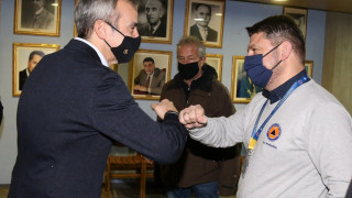 Ζέρβας: Οι δήμοι μπορούν να συνδράμουν στον εμβολιασμό των πολιτών