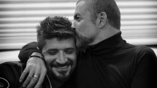 O πρώην σύντροφος του Τζορτζ Μάικλ διέρρηξε την έπαυλη του τραγουδιστή, πριν από την επέτειο του θανάτου του