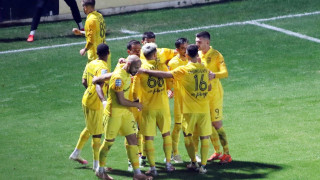 Άρης: Η άφιξη της αποστολής - Τα βλέμματα στον Μήτρογλου