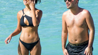 Χριστούγεννα: Στα Μπαρμπέιντος με εκπληκτικό μπικίνι η Μοντάνα Μπράουν