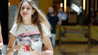 Η 15χρονη καλλονή εγγονή του Ανδρέα Παπανδρέου στην πασαρέλα του Madwalk