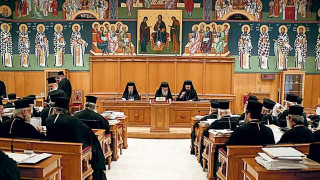 Συνέρχεται η Ιερά Σύνοδος, αντιδράσεις για το νέο κλείσιμο των εκκλησιών