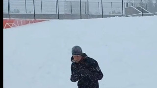 Ο Νόβακ Τζόκοβιτς προπονείται μέσα στο χιόνι σαν άλλος Ρόκι Μπαλμπόα