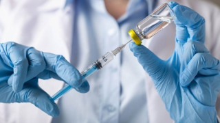 Νοσοκομειακοί γιατροί: «Θα κάνουμε το εμβόλιο, όμως δεν είναι πανάκεια»